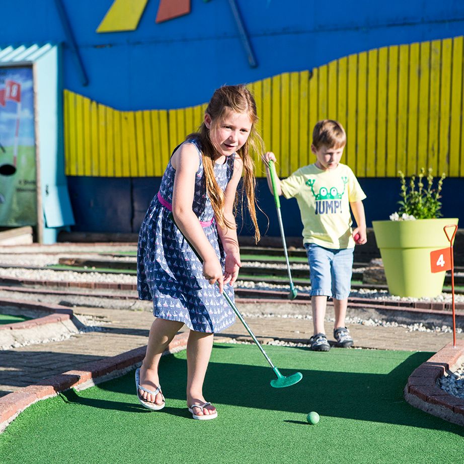 How is your golf swing doing?
Fancy a fun warm up on mini golf with the family in #HerneBay?
They're open and the weekend weather is set to be dry😃⛳
@HerneBayMiniGolf 
📌Central Parade CT6 8SS

#minigolf #family #fun #whatisopen #coast #kent #daysout