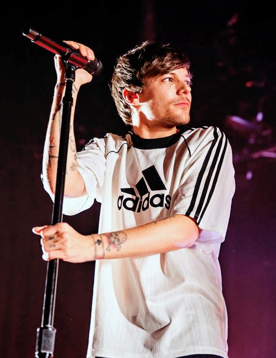 adidas louis.I vote  #Louies for  #BestFanArmy at the  #iHeartAwards