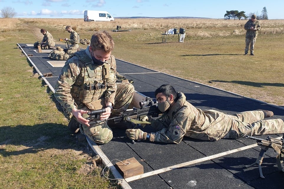 4th Battalion @YORKS_REGT  Alma Company from #Hull at Battle Hill Ranges. Rifle bore-sighting and collimating before shooting from various positions and ranges up to 300m. All preparation for deployment to #Kenya later in 2021. <a href="/RFCAYH/">RFCA Yorkshire and the Humber</a> <a href="/The_Black_Rats/">4 (UK) Brigade 🇬🇧</a> @schinf