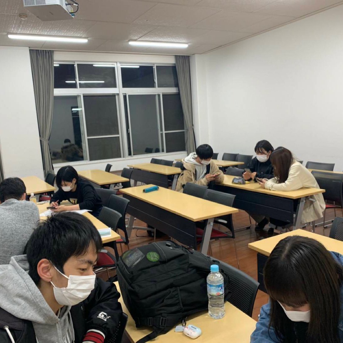 smileconnect5's tweet photo. こんにちは！ボランティアサークルスマイルコネクトです😊

４月20日(火)にミーティングを行いました！

スマイルコネクトでは一緒にボランティア活動をする仲間を大募集しています！！少しでも気になった方お気軽にご連絡ください📨

毎週火曜６限にミーティングを行っています！ https://t.co/LzIdtYTbGn