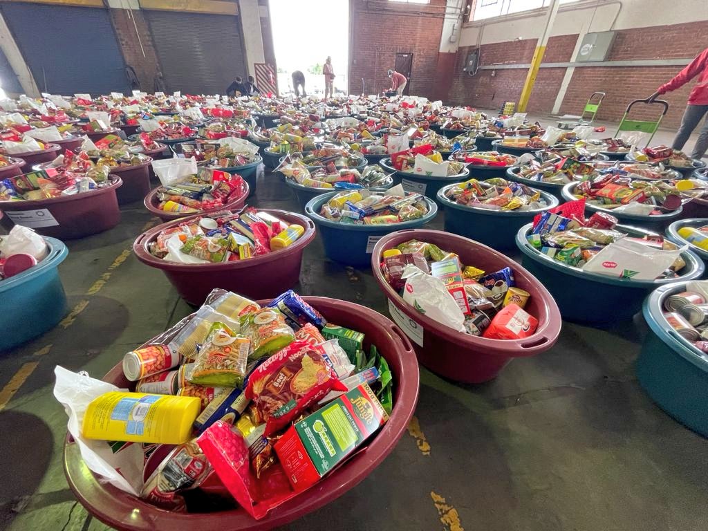 MuslimAssocSA's tweet photo. Jazakallahu khairan to all the volunteers last weekend - Alhamdulillah last weekend we packed & distributed 1500 hampers.
Join us again this weekend as we continue to pack our Ramadan hampers. #FoodHampers #Zakaat #RamadanDistribution #Ramadan #ZakaatHamperDistribution https://t.co/gmTlSlx1Hk