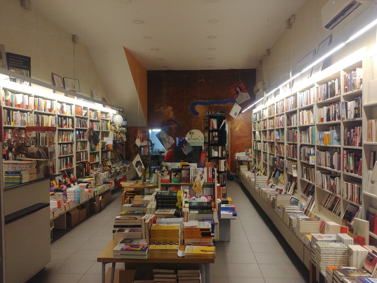 Un any més assisteixo a la trobada amb la meva relació més conservadora dels Sant Jordi a <a href="/Saltamartillibr/">Saltamartí llibres</a> 

Vindreu? :)