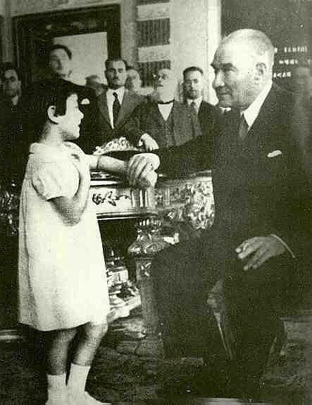 DamciogluNurhan's tweet photo. Ulusal Egemenlik ve Çocuk Bayramı’mız kutlu olsun,  içinizdeki çocuklara da selam olsun ♥️ https://t.co/Ik02zdMEyH
