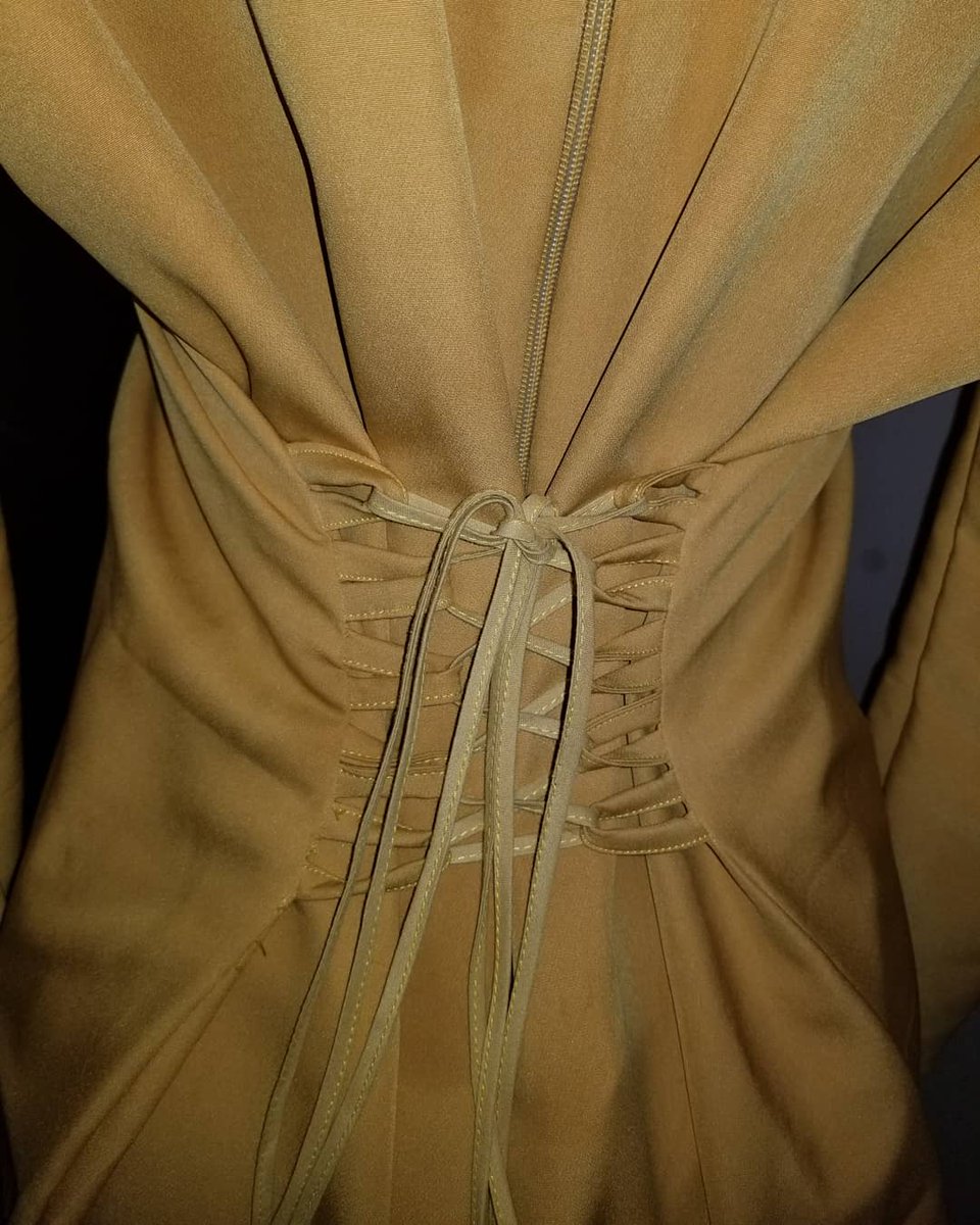 Adeolscouture's tweet image. The Kamila two piece set is available in qny colour and size of your choice. 

It comes with a plain black chiffon scarf.

Price: N7,000

Feel free to click on this link to order.
 Or send us a DM😍
api.whatsapp.com/send?phone=234…

Please RT