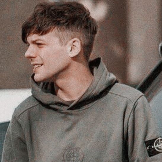 peaky blinders louis.I vote  #Louies for  #BestFanArmy at the  #iHeartAwards