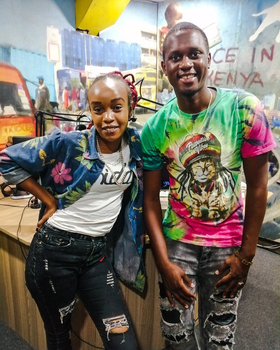 Mix zinamuok non-stop juu ni #SupaFriday 
Taking over ni <a href="/DjDaboTrabo/">Dj Double Trouble</a> alongside @_shideh 
#NiajeNiaje rep mtaa, requests zimuje