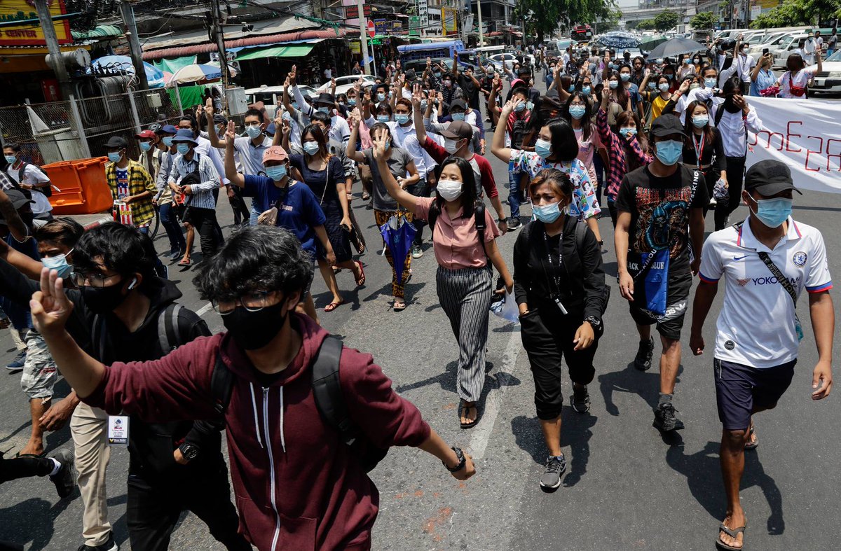 Myanmar_Now_Eng's tweet image. People marched in an anti-coup protest through downtown Yangon on Friday, the first in days through the heart of the city. Demonstrators were seen holding a banner that read, 'What is this? We are Yangon people’ as they rallied on Anawrahtar Road. (Photos- EPA)