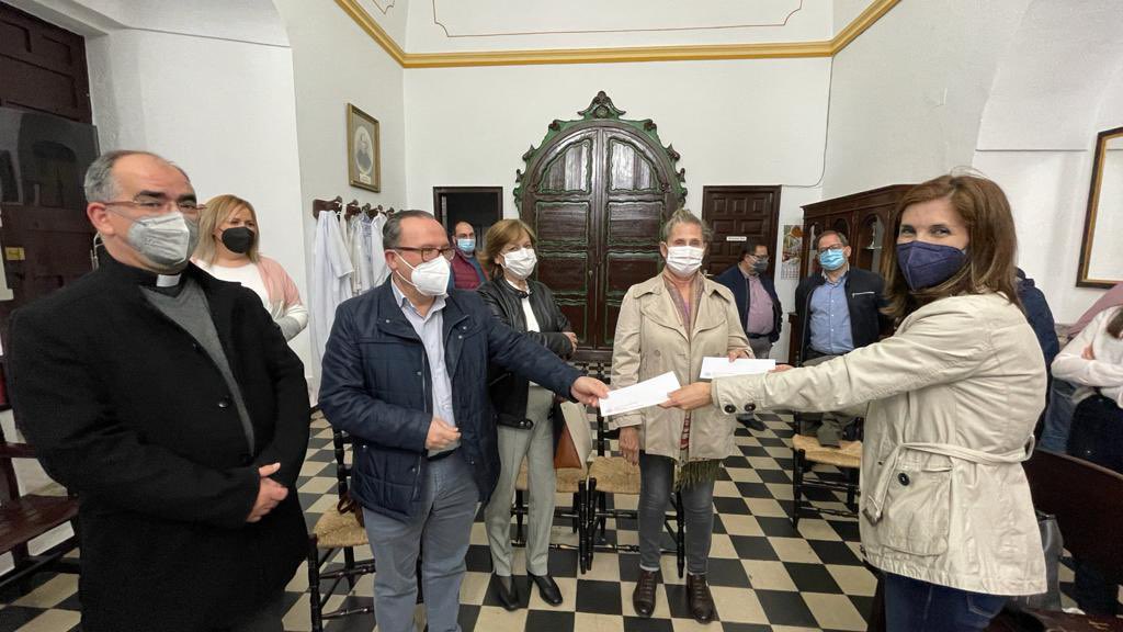 La Agrupación de Cofradías y Hermandades de Pozoblanco hizo entrega en el día de ayer de un donativo a Caritas Pozoblanco y a la Asociación de San Vicente de Paul.