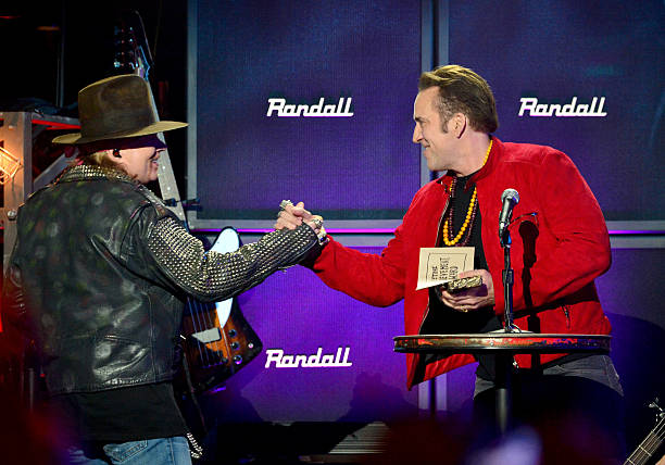 GNREveryDay's tweet photo. ‌On this day in 2014, Axl Rose received the Ronnie James Dio Lifetime Achievement Award from Nicolas Cage at the Revolver Golden Gods Awards at Club Nokia in Los Angeles, CA 🇺🇸

‌📸: Frazer Harrison, Michael Tran https://t.co/9VngKRxi4s