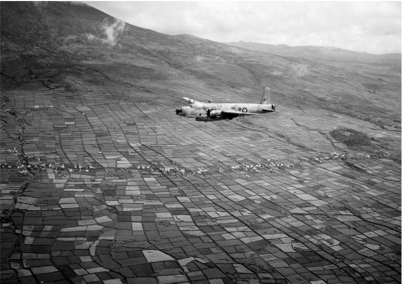 Salazar a un atout majeur : les Açores. Cet archipel au milieu de l’Atlantique est considéré comme un élément indispensable pour les militaires US, afin de contrôler l’Atlantique nord et d’intervenir en Europe en cas d’attaque soviétique 9/