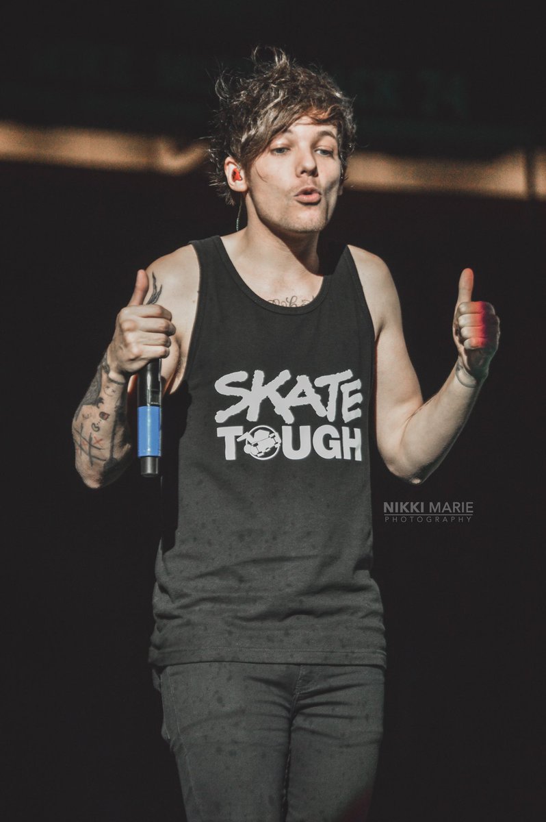 skate tough louis.I vote  #Louies for  #BestFanArmy at the  #iHeartAwards