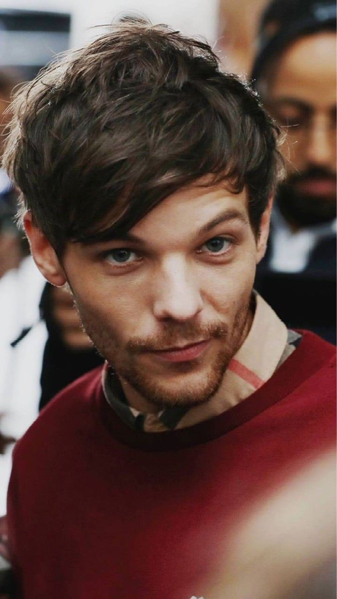 this particular louis.I vote  #Louies for  #BestFanArmy at the  #iHeartAwards