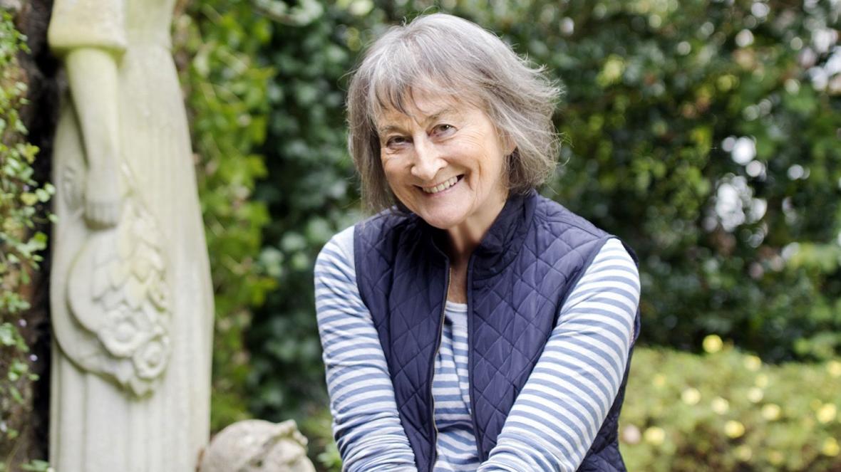 bowensociety's tweet image. Happy birthday to Victoria Glendinning who is 84 today. Glendinning was #ElizabethBowen's first biographer (Portrait of a Writer, 1977, @wnbooks) and later co-edited Love's Civil War: Elizabeth Bowen and Charles Ritchie: Letters and Diaries, 1941-1973 @simonandschusteruk 1/3