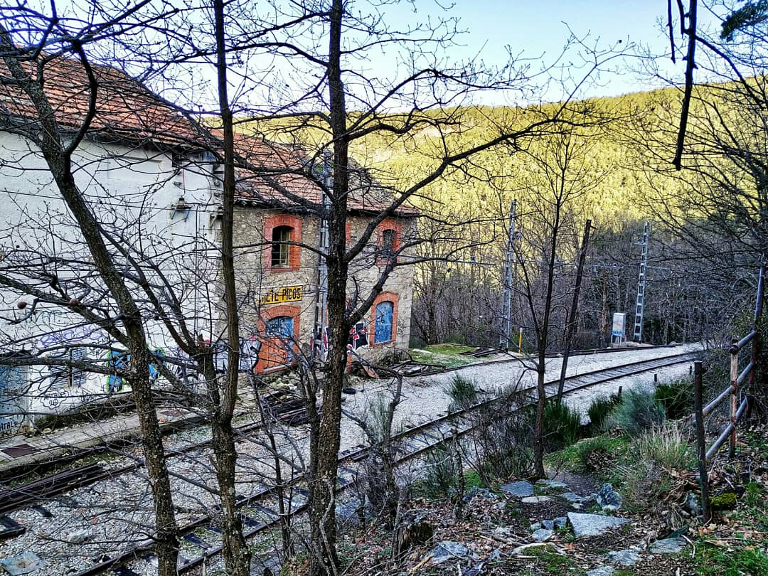 clubalpinoCAM's tweet image. #7picos, escenario escogido para observar el skyline madrileño, empezando por el séptimo #somontano o bien el primero #majalasna y por el medio cinco más para recrearse con sus vistas y sueños infinitos #trangoworld #theadventureiswhereyouare 🐾