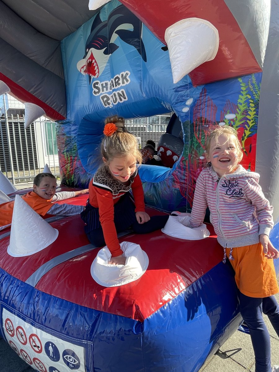 #koningsspelen op de Graaf Jan van Nassauschool in Vlissingen ⁦<a href="/ZeelandNet/">Zeelandnet</a>⁩ Fijn weer eens een feestje