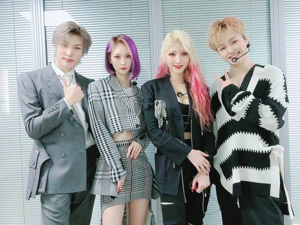 Checkmate_tweet's tweet photo. [#체크메이트]
뮤직뱅크 완료💕
#용석 #시은 #수리 #노아 #체크메이트 #CHECKMATE #YOU https://t.co/AHJWdlM8jo