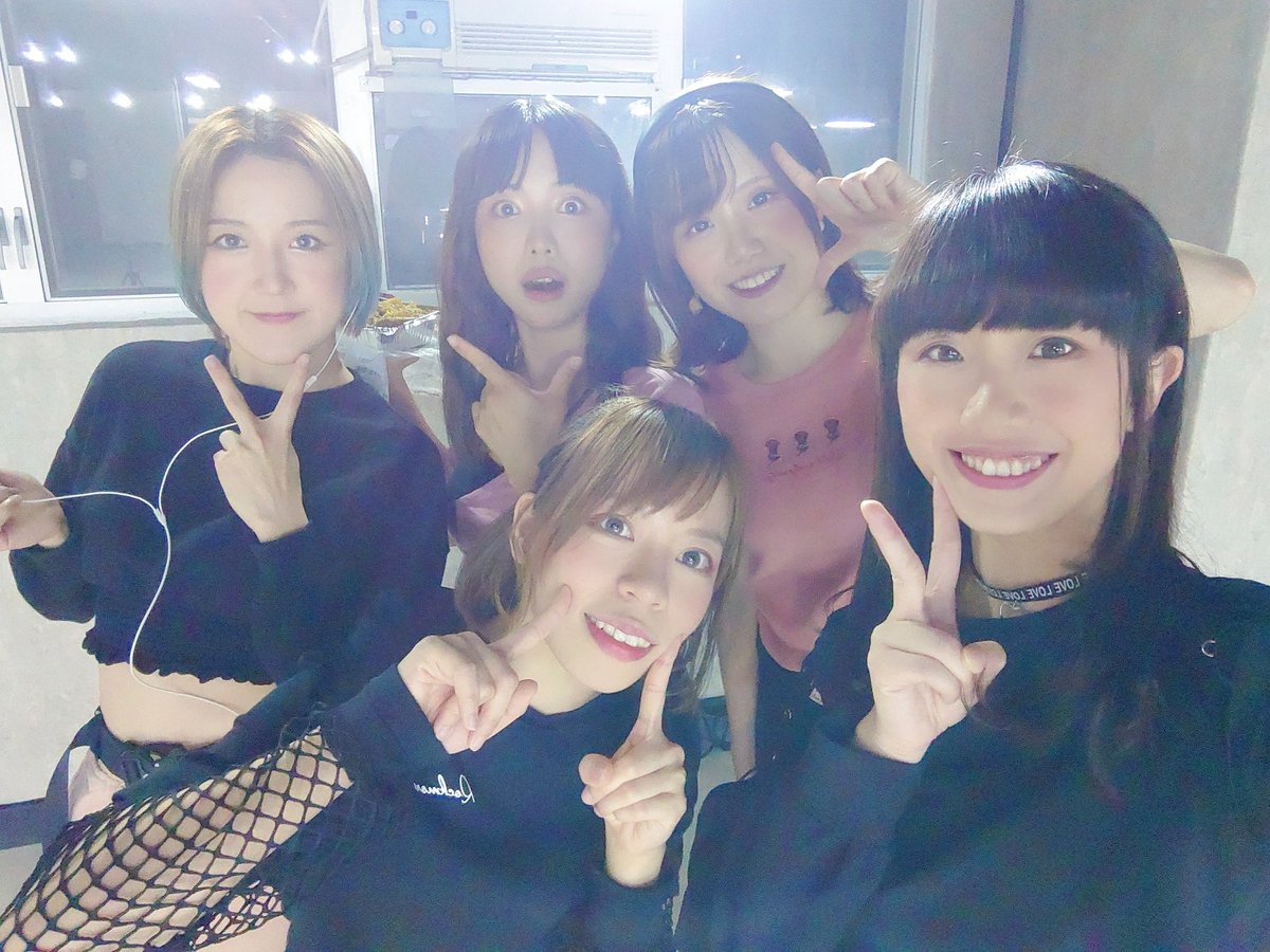 maypsy2013's tweet photo. 昨日撮影が終わりました☺️😋
みんな仕事のあとで夜撮影が大変お疲れ様です😌
これは超踊ってみたライブの動画撮影ですよ!!
ぜひお楽しみにー( ◜‿◝ )♡
来週リモートで会いましょう💕
#踊ってみた
#香港踊り手
#Feari
#超踊ってみたライブ https://t.co/HbT3DPZXah