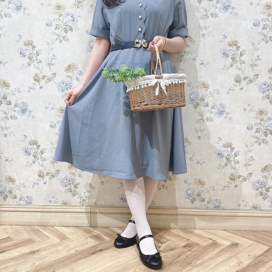 F I N T Official フィント公式 アレンジコーデ フロントスカラップクレリックワンピース T Co 9uusl1sv ヴィンテージリボンバックルゴムベルト T Co 9vzuvn0ei2 一枚で可愛い ワンピースもベルトアレンジで印象チェンジ