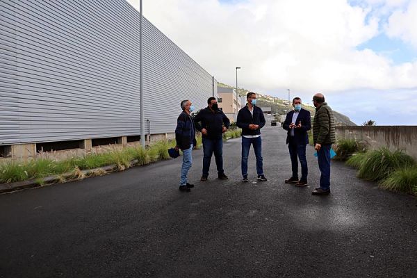ElTimeLaPalma's tweet photo. El Ayuntamiento culminará la zona industrial de Mirca casi treinta años después #lapalma #sanmigueldelapalma #zonaindustrial #Mirca #desarrollo #capitalpalmera #ayuntamiento https://t.co/Zr7WArFQjX https://t.co/QjMiHQOiAl
