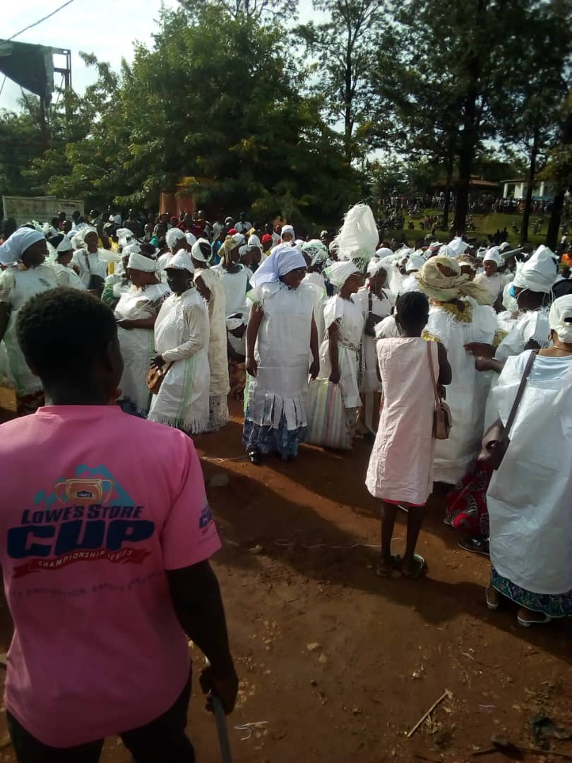 PatrickAwane's tweet photo. #BeniRDC: Ça c'est une image du désespoir, de mécontentement, de la colère et d'en avoir assez marre.

Les mamans se sont investis pour dénoncer le silence de Kinshasa face aux tueries.
@luchaRDC @Presidence_RDC @FirminYangambi @stewartmuhindo @matumo_b https://t.co/S3QDCUIPte