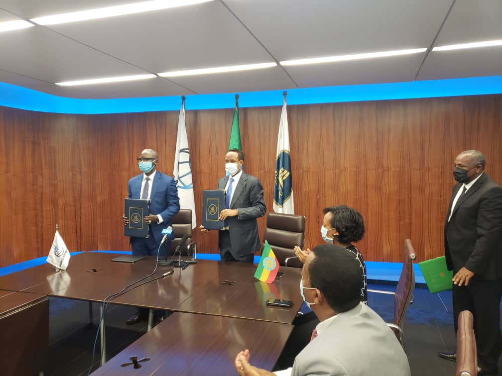 DanielBurssa's tweet photo. Happening now: Signing ceremony with @WB_Ethiopia. #207M USD addtional FA for C-19 vaccine deployment in 🇪🇹 . It'll allow to vaccinate 20 M people.
@MoF_Ethiopia  , @FMoHealth @lia_tadesse @dereje_dugumaMD @SeharlaA @AlemtsehaySM @dr_zelalem @munirkassa @EPHIEthiopia @PMEthiopia https://t.co/rNL9muIgri