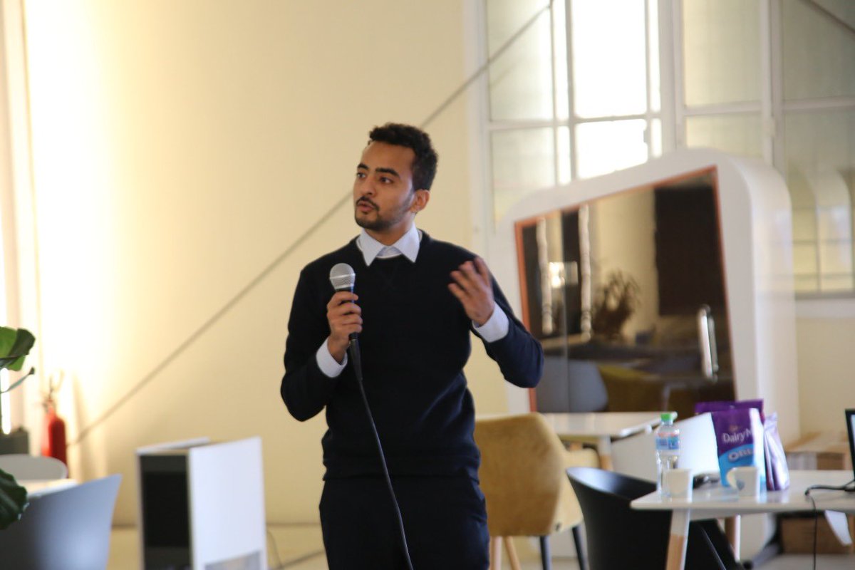 hamidakk5's tweet image. When you speak confidence, people tend to listen. Definitely how you present yourself effect how you are recieved. 

I am known to look shaby or different when it comes to real life situations when I am supposed to look cool.