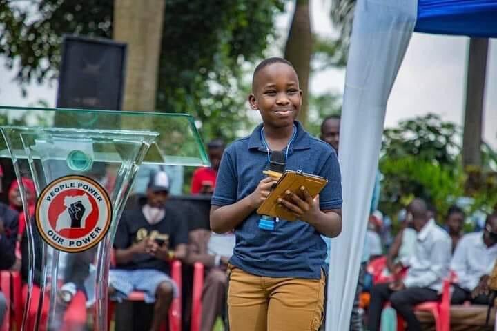 Ayollar mushuk va kokrak video rasmlar Tajribali lezbiyen bilan tajribasiz porno video