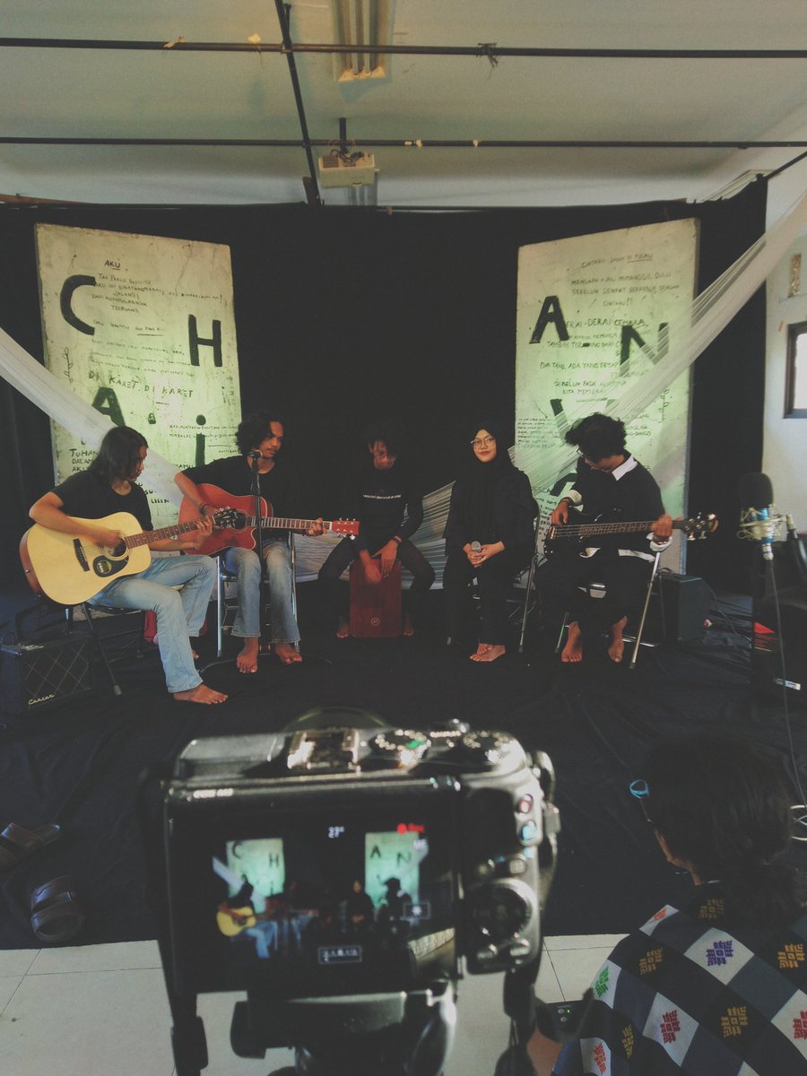 kmsi lagi nyiapin sesuatu nihh, ditunggu yaaa. lovv