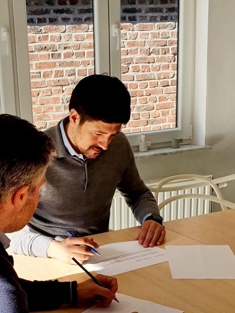NTzanetatos's tweet photo. Réunion du vendredi. Idées, projets, brainstorming...il y a tant à faire pour nos jeunes et nos entrepreneurs! 💪✍🤓🤯 @MR_officiel #brainstorming #planrebond #jeunesse #entreprendre #libererlesinitiatives https://t.co/XOh4MInozc