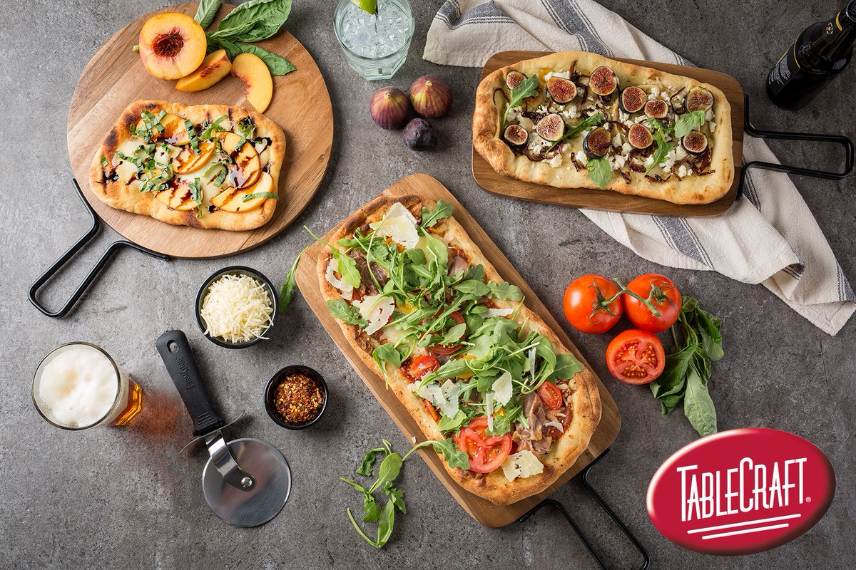 tablecraftEU's tweet image. From slicing to serving, our choice of pizza boards and side servers will impress your guests and maintain a smooth service. Great for outdoor dining, you’ll find all the tools you need to run a smooth service in our new Complete Pizza Collection Brochure: bit.ly/2Q0Wd9U