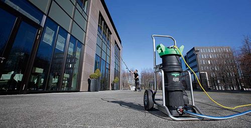UngerEurope's tweet photo. A new blog post is online! ๐ฅณ
Window cleaning with pure water - the best way to clean windows without streaks
All tips for professional, streak-free #windowcleaning with #purewater at a glance. ๐ก
Learn more: https://t.co/4n06QDQJTO
#UNGER #Blog #CleaningBlog https://t.co/RTrd0QBZfC