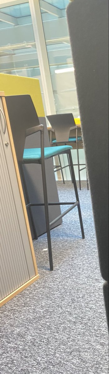 OyebanjiAdewumi's tweet photo. Thank you @williams_lucie for #Signposting 👇🏽 @RoyalLondonHosp @bartsNHSlibrary - a smile😀👍🏽🙏🏽 from me when I saw the #TallChair 👍🏽 #HealthWellbeing https://t.co/nRXLngXaDW