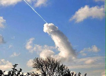 飛行機雲 maxresdefault.jpg