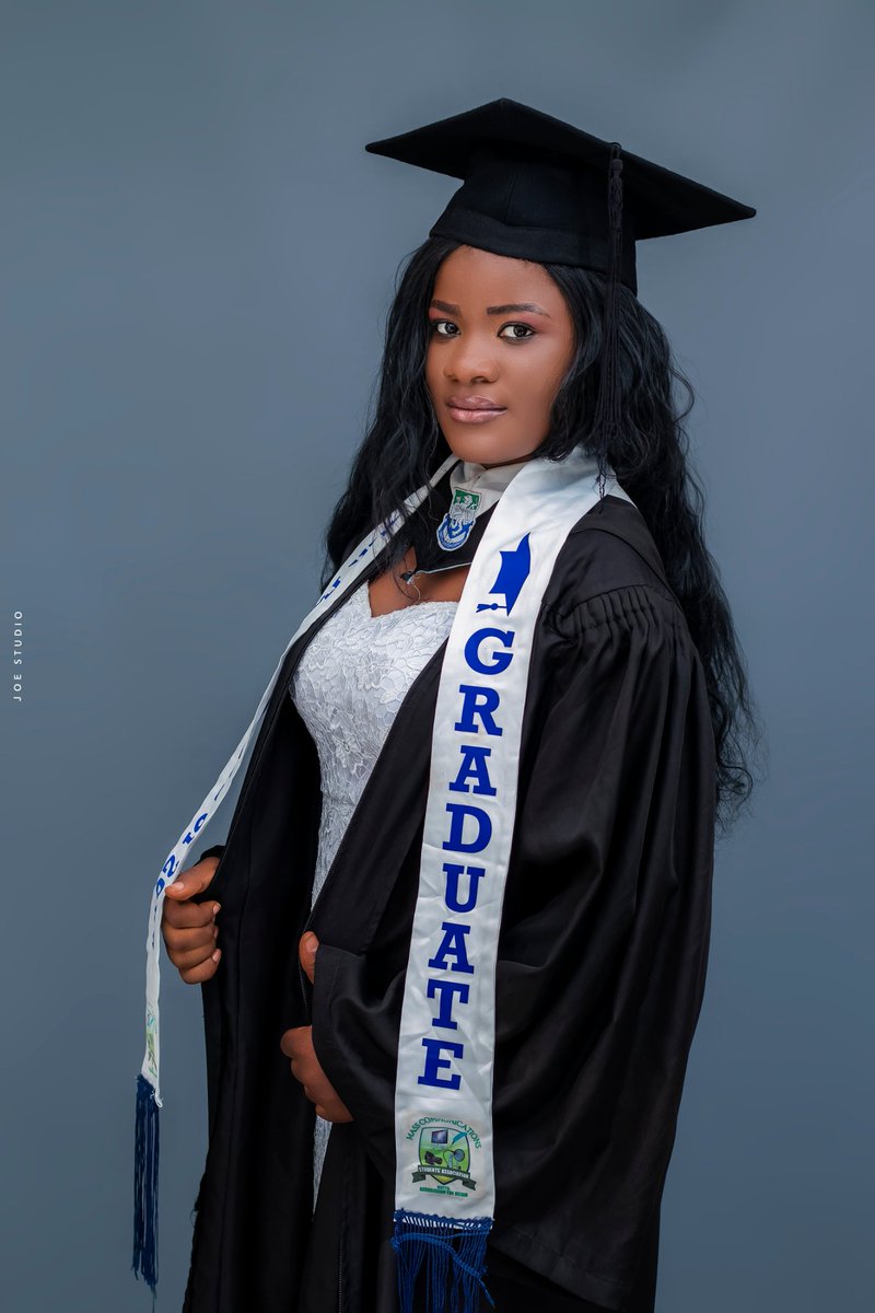Sisharay's tweet photo. What I manifested came to past. πππ
His Graceβ€ His Favorsβ€ His Mercies
I'm Gratefulππβ€
#BachelorsOfArts #MassCommunication #FourahBayCollege #Graduate #ClassOf2020 https://t.co/HOEHNS1npm