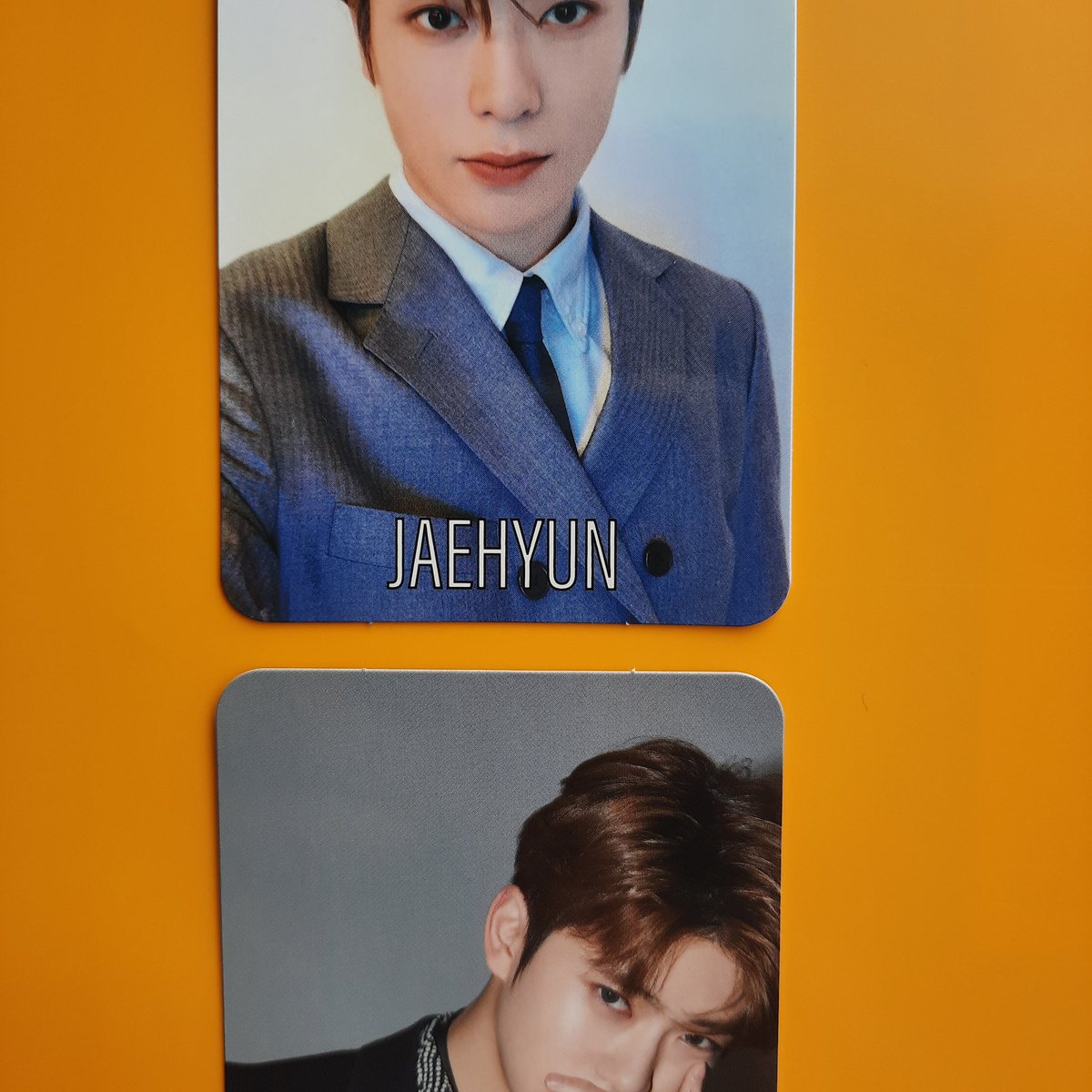 DOT Photocard Japan press• Pc keluaran jepang dot nya agak menjorok ke dalam di kedua ujung atas bawah. Bisa dilihat perbedaannya antara dot pc jepang dan pc korea