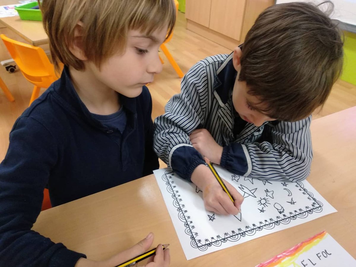 epiasabadell's tweet photo. Els nens i nenes de P5 fem un llibre d'endevinalles! Per parelles hem creat la nostra endevinalla i entre tots hem fet d'escriptors! Us desitgem un feliç sant Jordi!
#P5INFANTILPIASABADELL
#SANTJORDIPIASABADELL https://t.co/3y7ipNoZbs