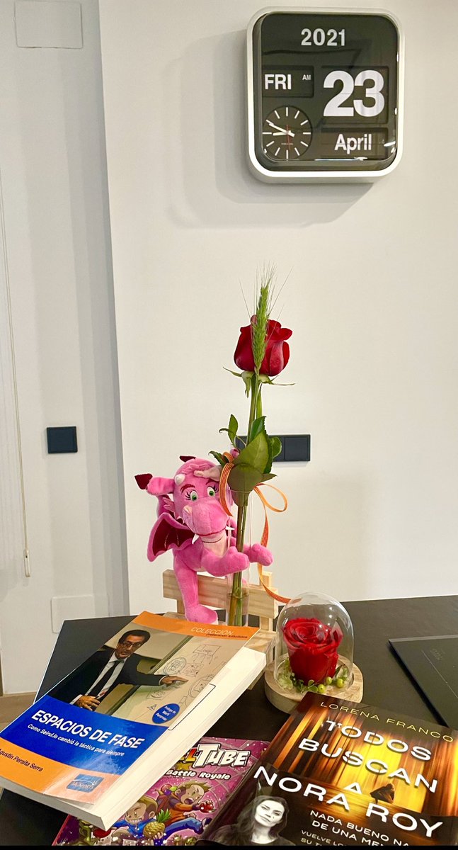 Feliç Diada de Sant Jordi! 📚🌹
#SantJordi2021