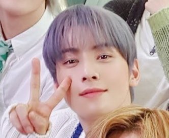 ldmvrs's tweet photo. eunwoo making up for no hair color change for five years in one cb i’m screaming https://t.co/0YAb8kDyBO