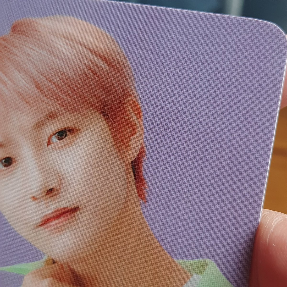 for the Chinese press photocard and circle card, kihno 1st press (before the resonance era) and benefit generally doesn& #39;t have a dot