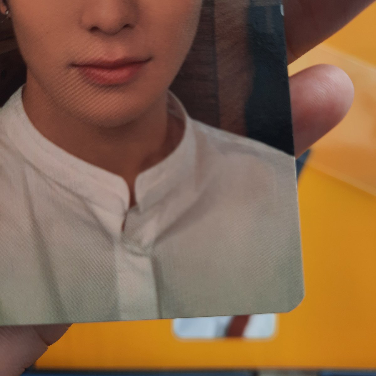 for the Chinese press photocard and circle card, kihno 1st press (before the resonance era) and benefit generally doesn& #39;t have a dot