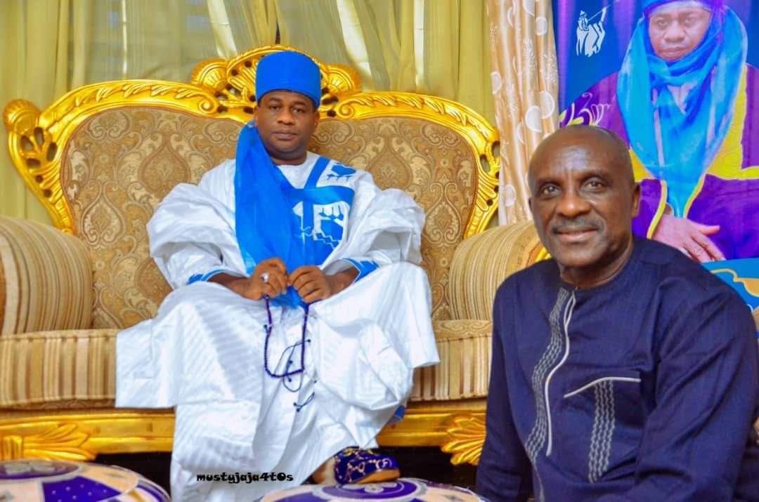 Ibrahimt2T's tweet photo. The Registerer NECO pay a courtesy visit to HRH Emire of KAGARA ✊ https://t.co/OUIGFiVR0M