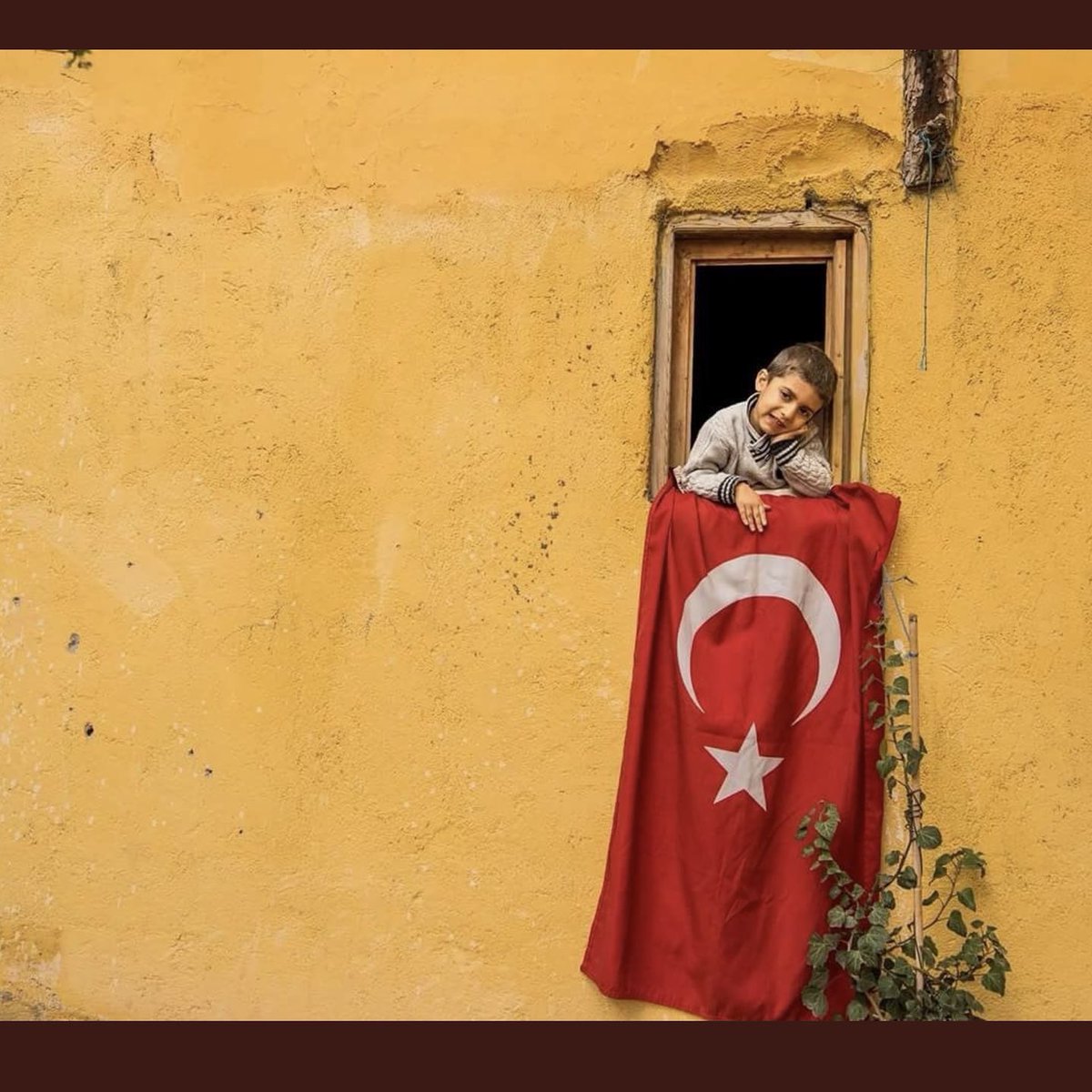 daimatiyatro's tweet image. Seninle büyüdük, başka kahramanlara ihtiyaç duymayız ki biz! Minnetle canım #Atam 🇹🇷🇹🇷🇹🇷 #23Nisan