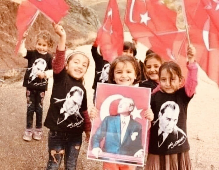 MuharremKatiogl's tweet photo. Bayramlı İlkokulu/Ortaokulu 🎈🎈🎈23 Nisan Ulusal Egemenlik ve Çocuk Bayramı Kutlu Olsun 🇹🇷🇹🇷🇹🇷@ziyaselcuk @gul_davut @yasintepe @erdalkilinc27 @Gaziantep_MEM @bayramliokul https://t.co/p3p95sx4Q3