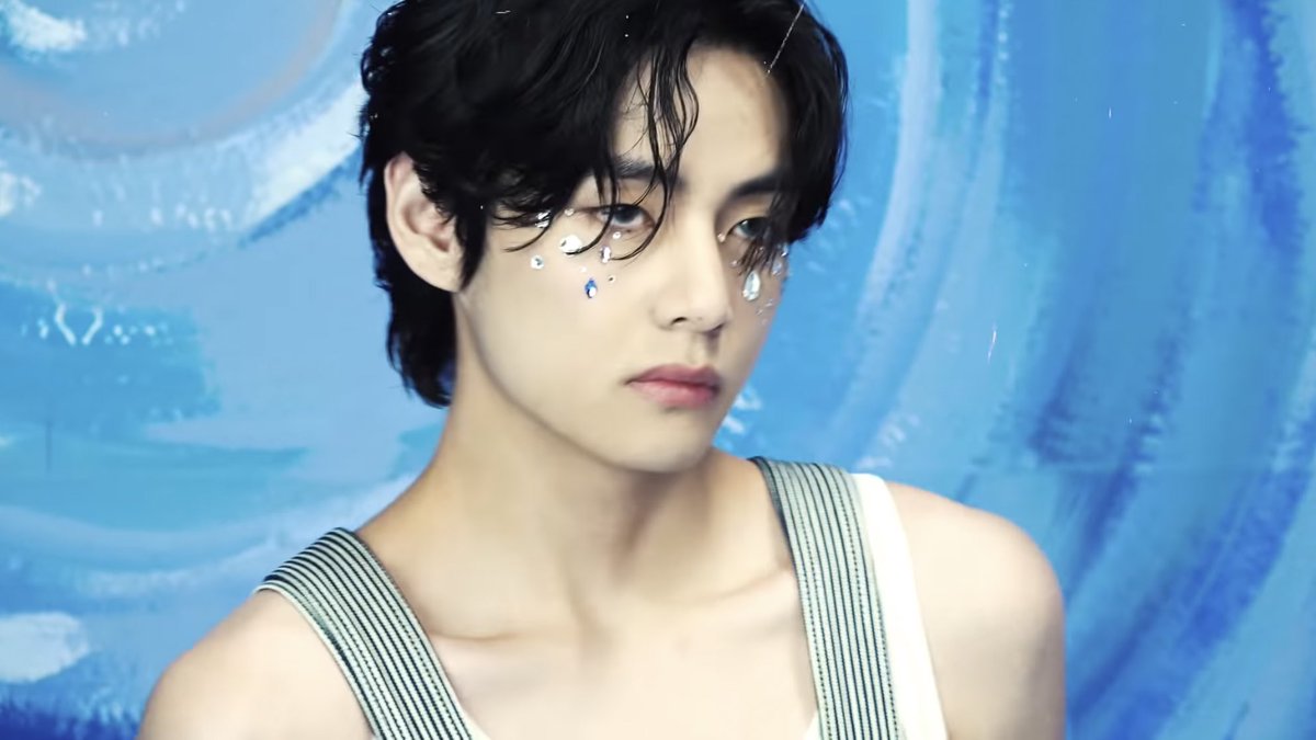 archivefortae's tweet photo. KIM TAEHYUNG ?!??? OHMYGOD https://t.co/VreCG81yIp