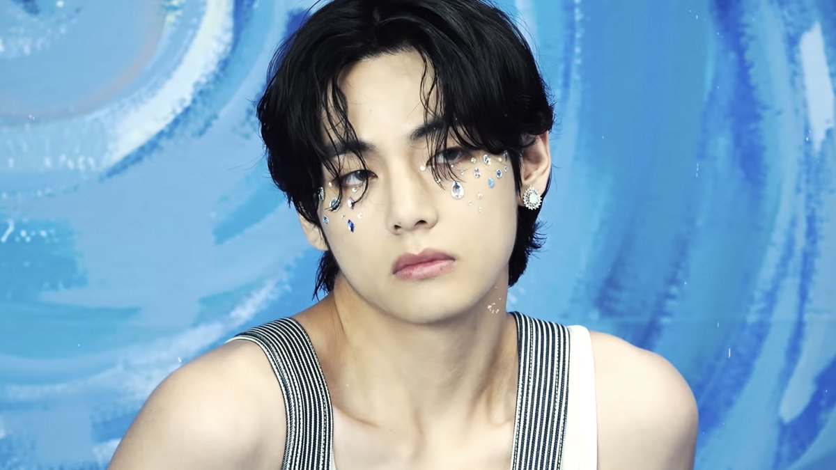archivefortae's tweet photo. KIM TAEHYUNG ?!??? OHMYGOD https://t.co/VreCG81yIp