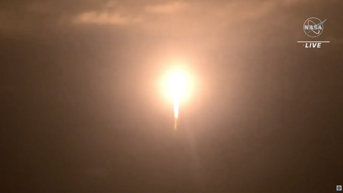 SPACEdotcom's tweet photo. Liftoff of the Crew-2 mission, carrying four astronauts to the International Space Station!

#LaunchAmerica #Crew2  #SpaceX #Dragon https://t.co/aYFscHQvqu