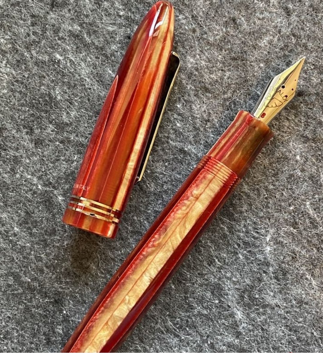 #Tibaldi #vulpennen #fountainpen 
Tibaldi #pennen <a href="/vulpenwereld/">De Vulpenwereld</a> in #Groningen zijn schrijfinstrumenten die zich reflecteren aan de technische kwaliteit en precisie van mechanische horloges. De pennen doen een beroep op meerdere menselijke zintuigen.
devulpenwereld.nl/product-catego…