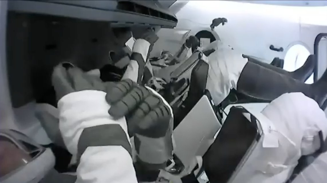 SPACEdotcom's tweet image. Crew-2 lookin' good! Looks like the zero-g indicator is a little 🐧
#LaunchAmerica  #penguin  #Crew2 @SpaceX