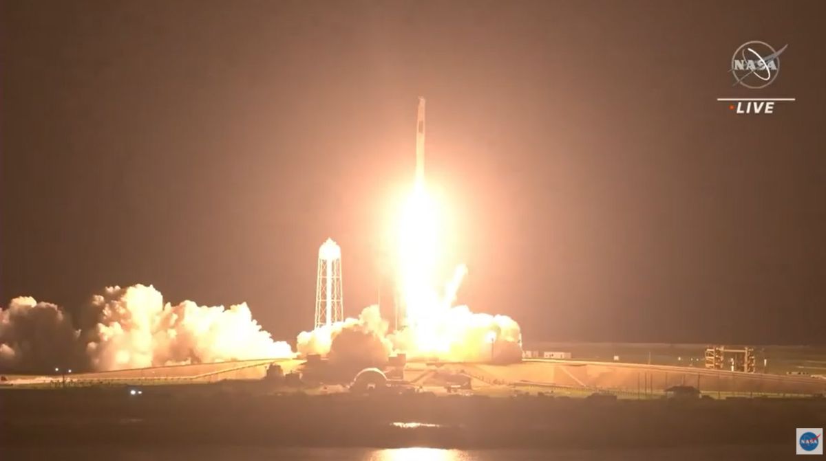SPACEdotcom's tweet image. SpaceX launches 4 astronauts to space station, nails rocket landing! #LaunchAmerica
trib.al/a2Rtxuq