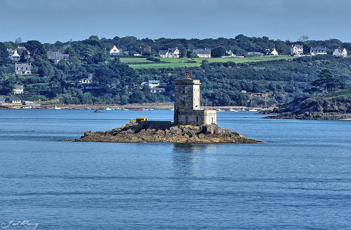 MABRO_cc's tweet photo. Phare de l'ile noire, #finistere #Bretagne France https://t.co/ZW4PdCc9pU